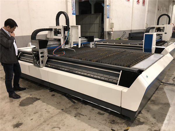 ボールねじ伝達が付いている機械CNC繊維レーザーの打抜き機