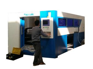 金属管のための2kw繊維光学レーザーの打抜き機の調節可能な速度